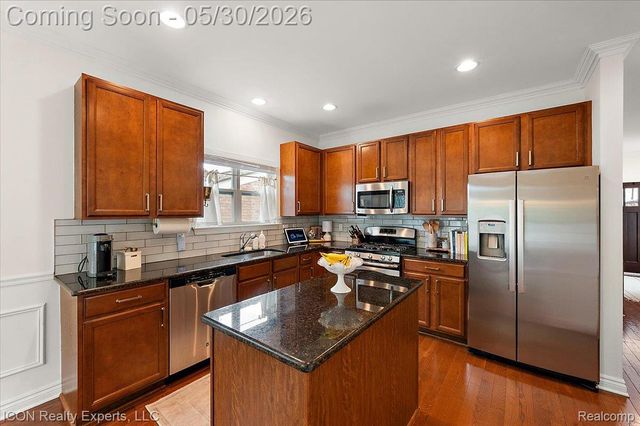 487 N Washington Avenue, Clawson, MI 48017