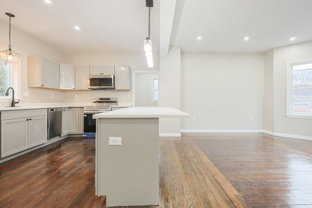 135 Washburn St, Taunton, MA 02780