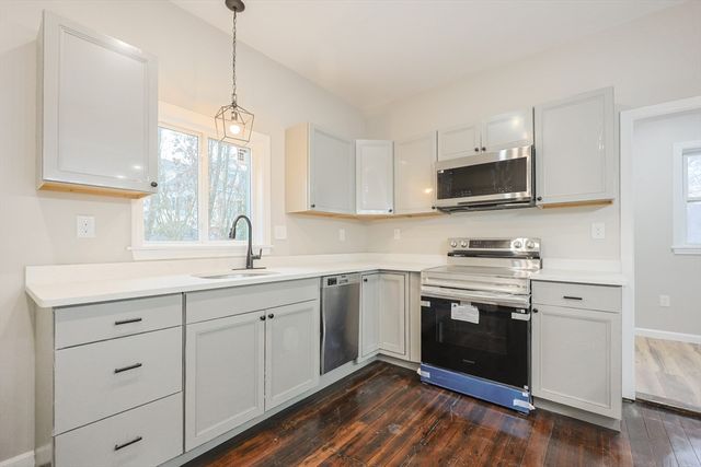 135 Washburn St, Taunton, MA 02780