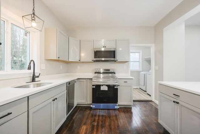 135 Washburn St, Taunton, MA 02780