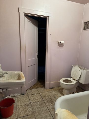 198 12th St, Ambridge, PA 15003