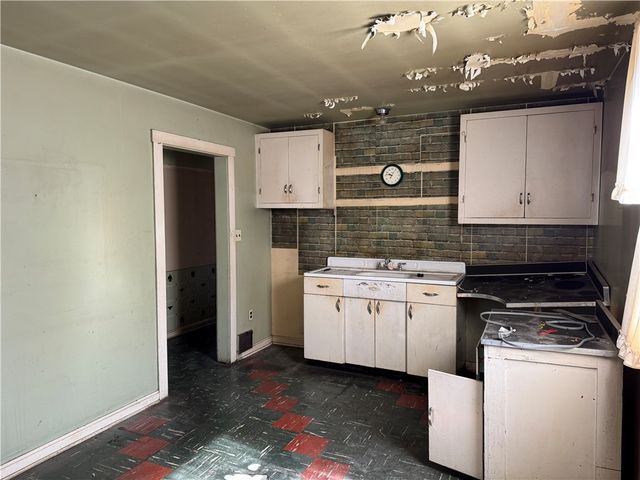 198 12th St, Ambridge, PA 15003