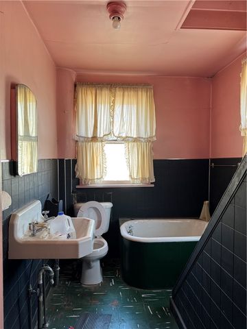 198 12th St, Ambridge, PA 15003