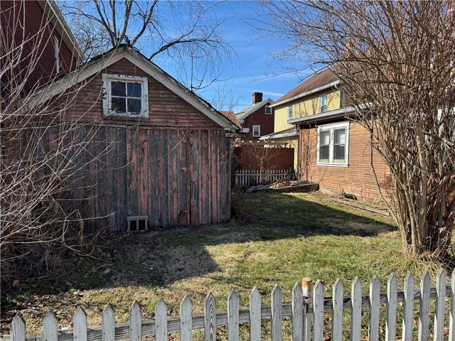 198 12th St, Ambridge, PA 15003