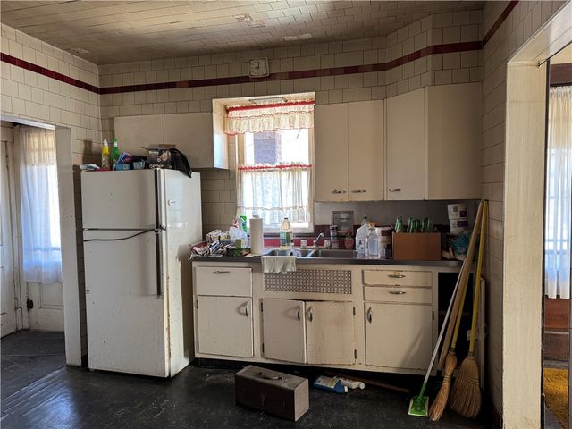 198 12th St, Ambridge, PA 15003