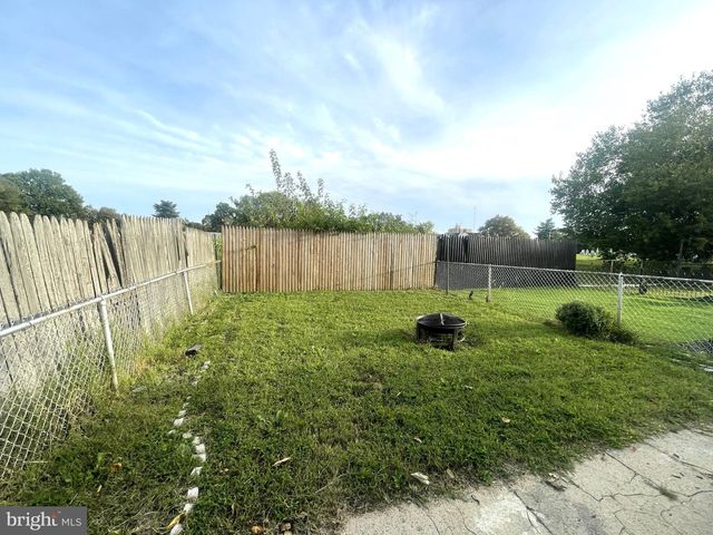 327 E 20TH ST, Chester, PA 19013