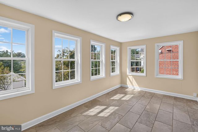 5620 MACARTHUR BLVD NW, Washington, DC 20016