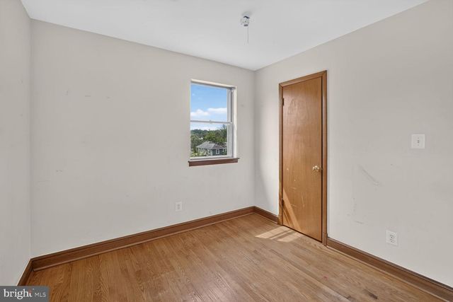 5620 MACARTHUR BLVD NW, Washington, DC 20016