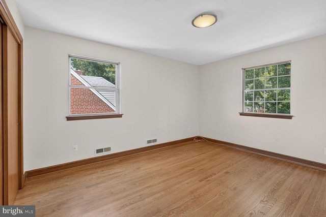 5620 MACARTHUR BLVD NW, Washington, DC 20016
