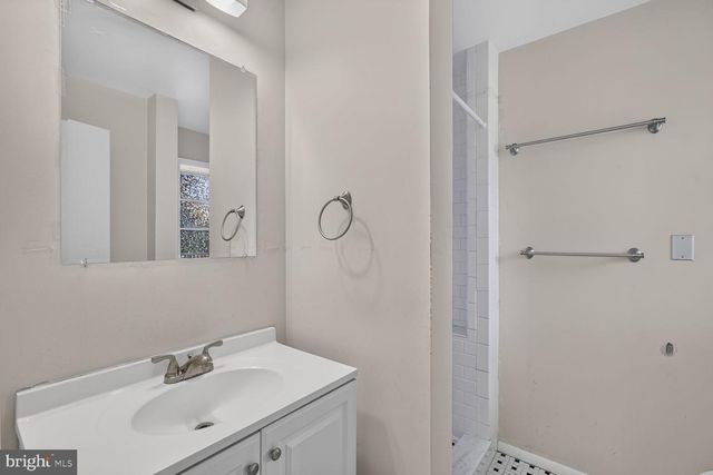 5620 MACARTHUR BLVD NW, Washington, DC 20016