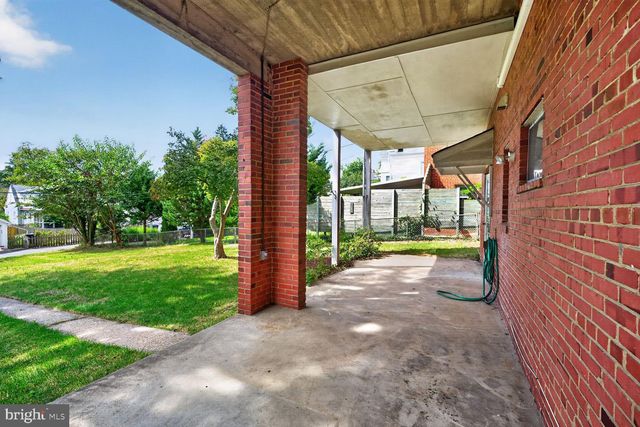 5620 MACARTHUR BLVD NW, Washington, DC 20016