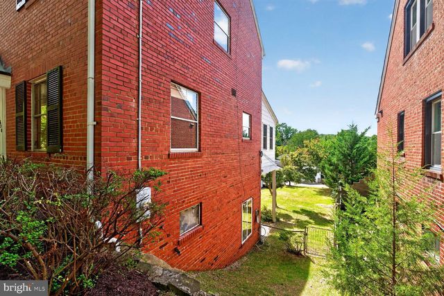 5620 MACARTHUR BLVD NW, Washington, DC 20016