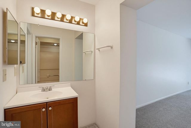 407 MADELINE CT, Newark, DE 19711