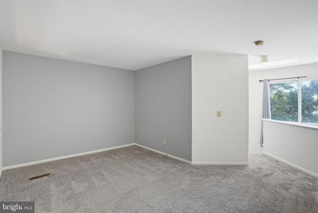 407 MADELINE CT, Newark, DE 19711