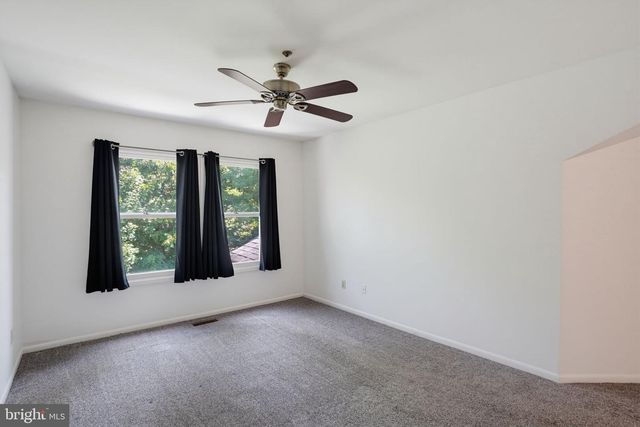 407 MADELINE CT, Newark, DE 19711