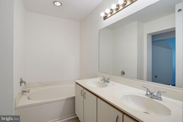 407 MADELINE CT, Newark, DE 19711