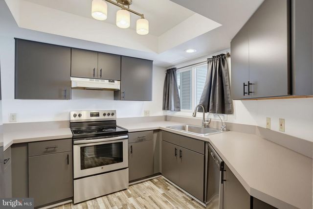 407 MADELINE CT, Newark, DE 19711