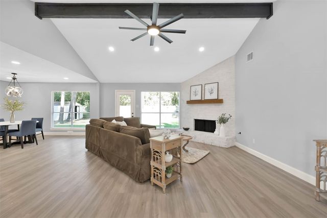 146 W Woodstock Circle Drive, Spring, TX 77381