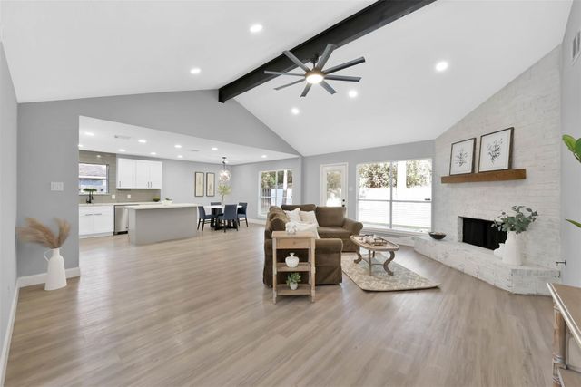 146 W Woodstock Circle Drive, Spring, TX 77381