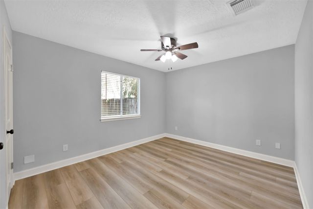 146 W Woodstock Circle Drive, Spring, TX 77381