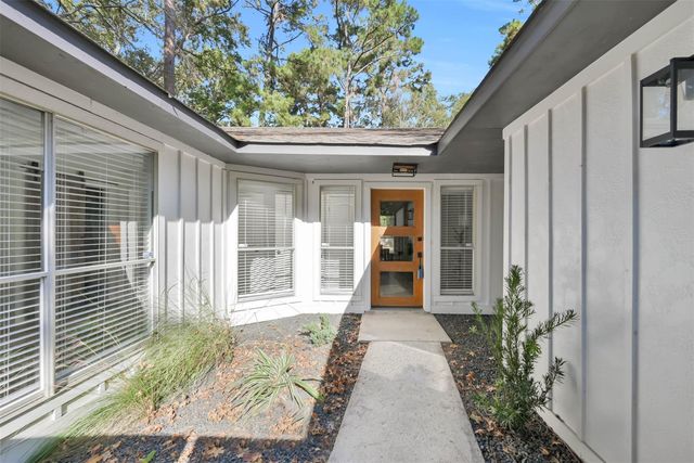 146 W Woodstock Circle Drive, Spring, TX 77381