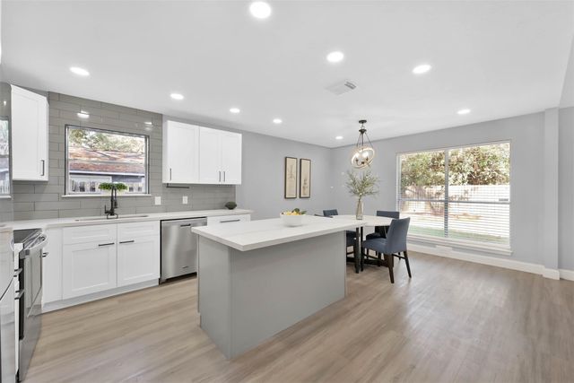 146 W Woodstock Circle Drive, Spring, TX 77381