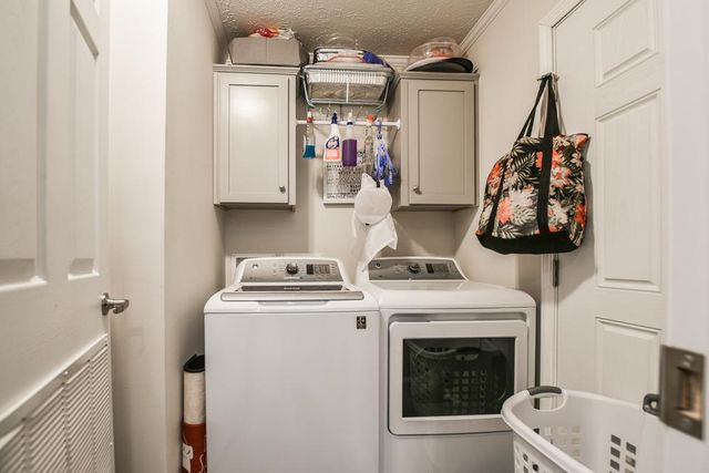 1374 Birchview Drive, Maplewood, MN 55119