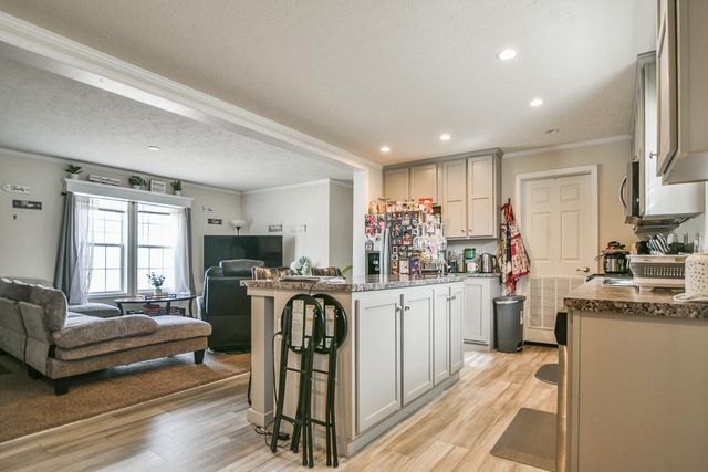 1374 Birchview Drive, Maplewood, MN 55119