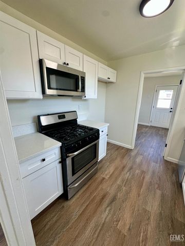 1217 Crawford Street, Bakersfield, CA 93305