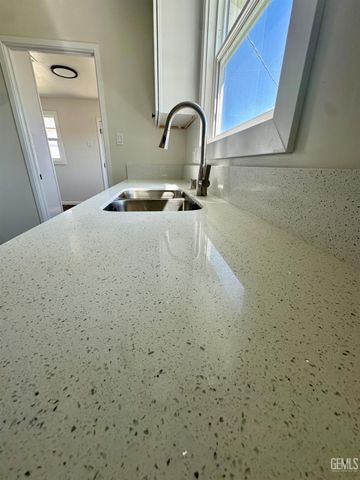 1217 Crawford Street, Bakersfield, CA 93305