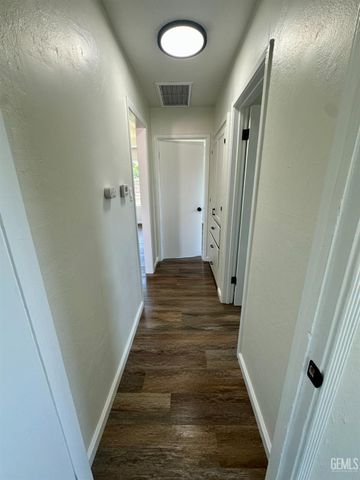 1217 Crawford Street, Bakersfield, CA 93305