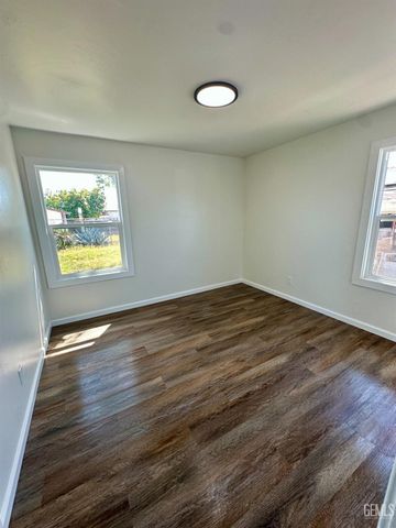 1217 Crawford Street, Bakersfield, CA 93305