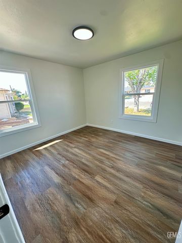 1217 Crawford Street, Bakersfield, CA 93305