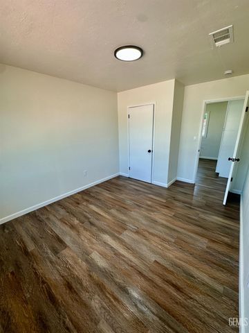 1217 Crawford Street, Bakersfield, CA 93305