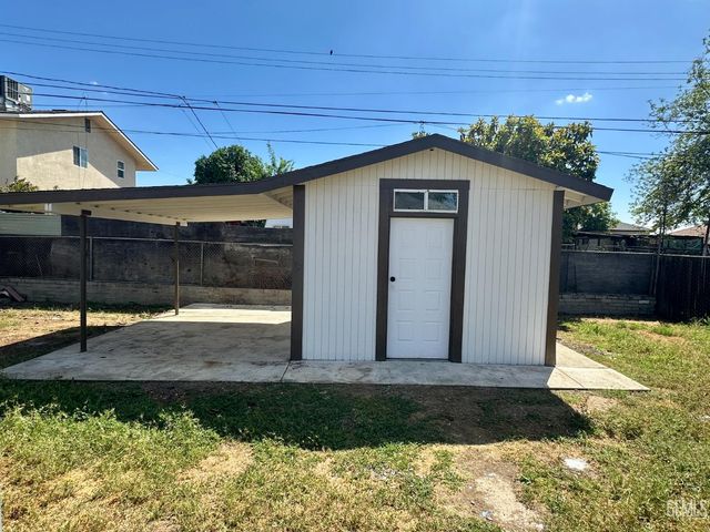 1217 Crawford Street, Bakersfield, CA 93305