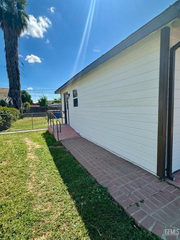 1217 Crawford Street, Bakersfield, CA 93305