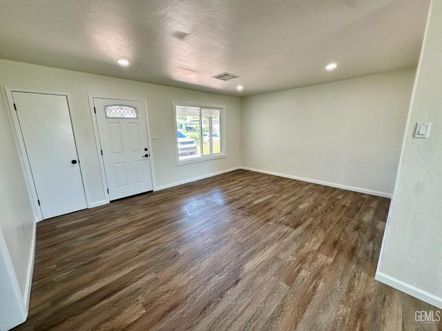 1217 Crawford Street, Bakersfield, CA 93305