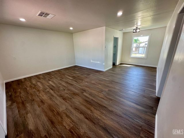 1217 Crawford Street, Bakersfield, CA 93305