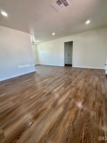 1217 Crawford Street, Bakersfield, CA 93305