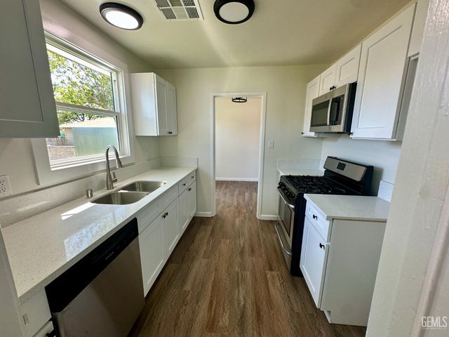 1217 Crawford Street, Bakersfield, CA 93305