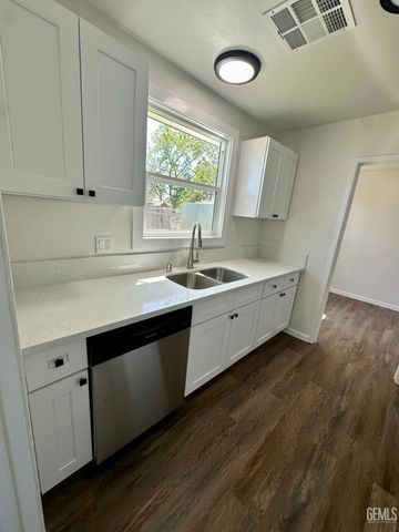 1217 Crawford Street, Bakersfield, CA 93305