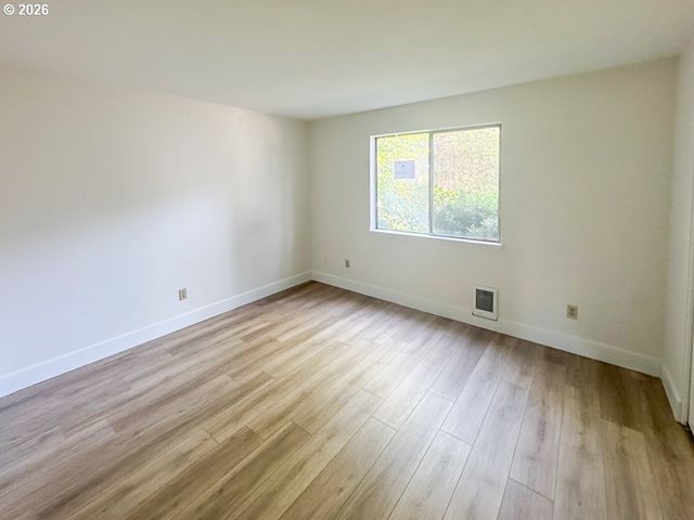 650 Sw MEADOW Dr, Beaverton, OR 97006
