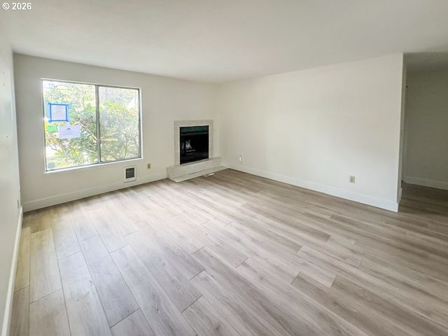 650 Sw MEADOW Dr, Beaverton, OR 97006