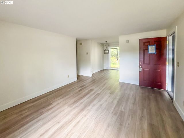 650 Sw MEADOW Dr, Beaverton, OR 97006