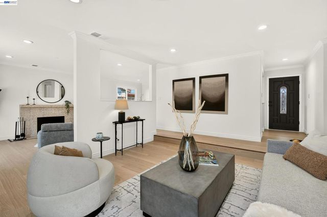 32526 Jacklynn Dr, Union City, CA 94587