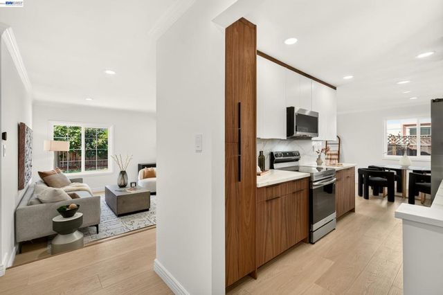 32526 Jacklynn Dr, Union City, CA 94587