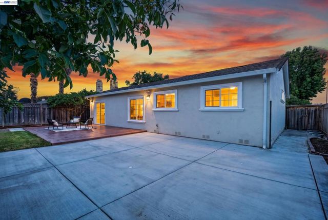 32526 Jacklynn Dr, Union City, CA 94587
