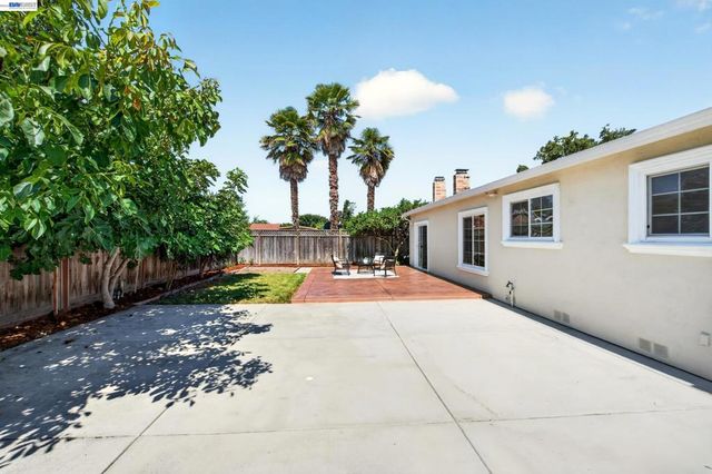 32526 Jacklynn Dr, Union City, CA 94587