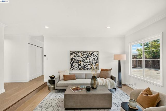 32526 Jacklynn Dr, Union City, CA 94587