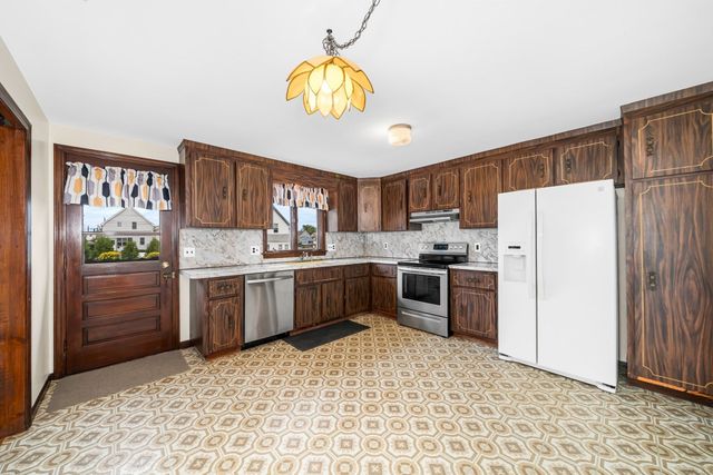 32 Robert Rd, Revere, MA 02151